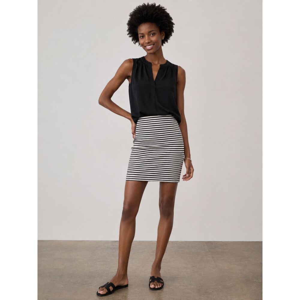 🖤 LOFT Black & White Striped Mini Pencil Skirt – Size Small